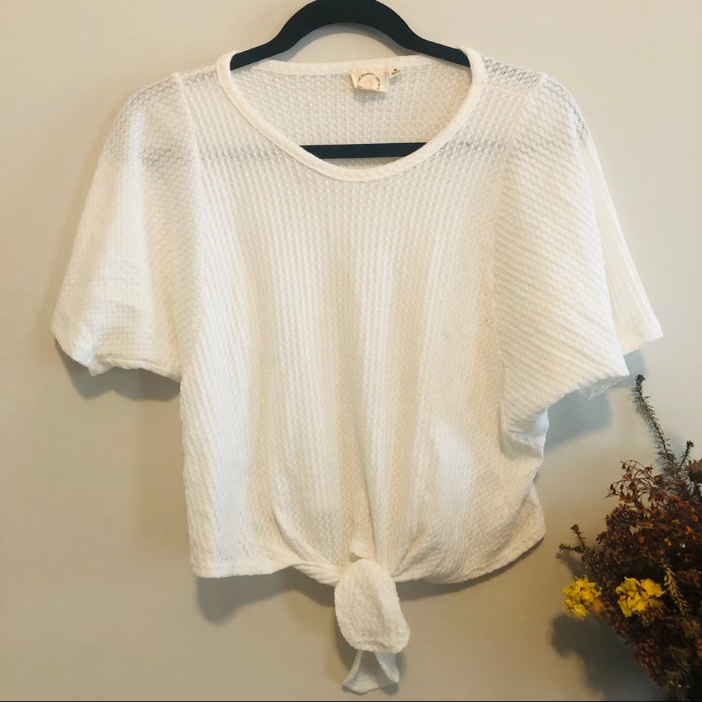 ✌🏼2/$10 | White Front-tie Shirt